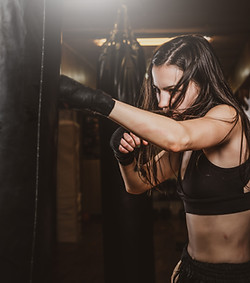 woman-has-boxing-training C fxquadro.jpg