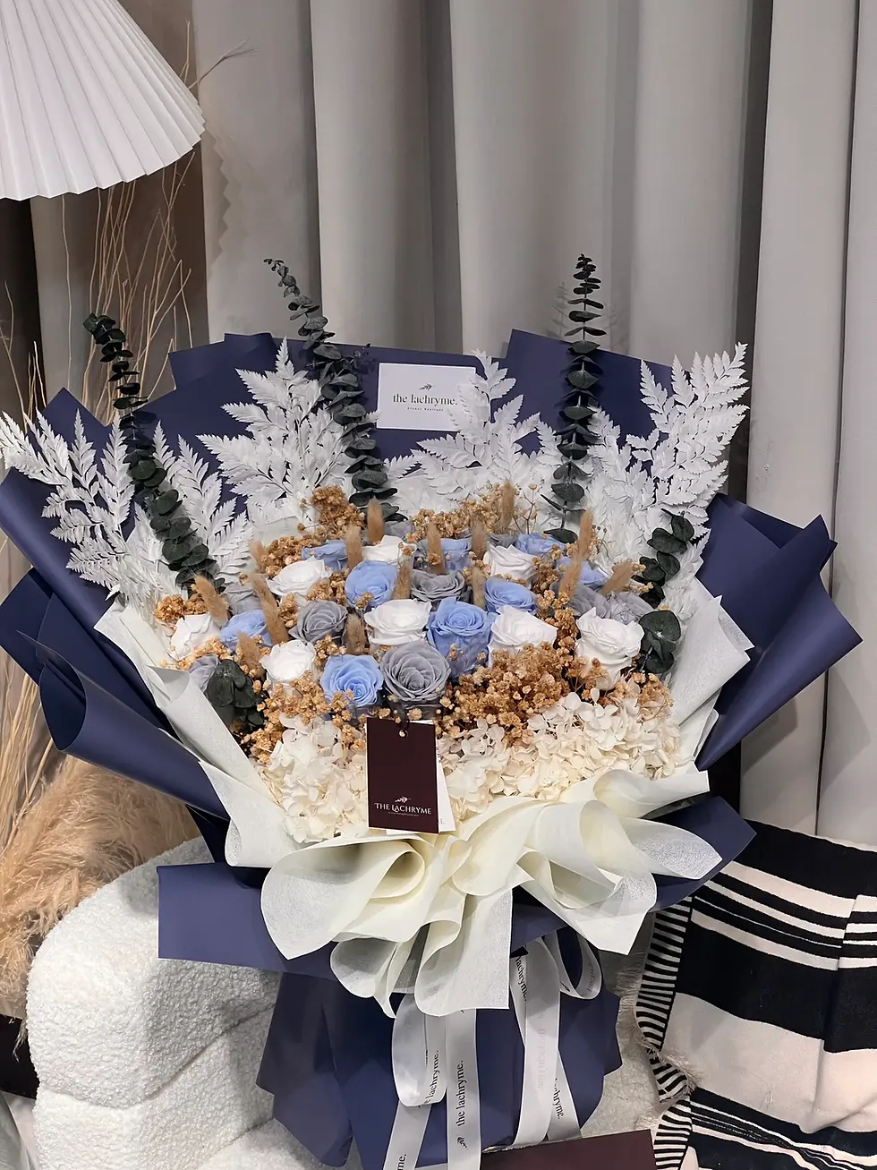 Thumbnail: Claudia | 27 Preserved Roses | Luxurious