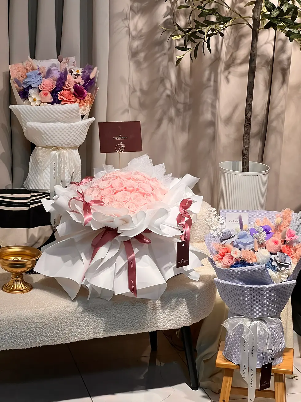 Thumbnail: Château Fleur | 27 Preserved Roses | Round Blooms in Deluxe