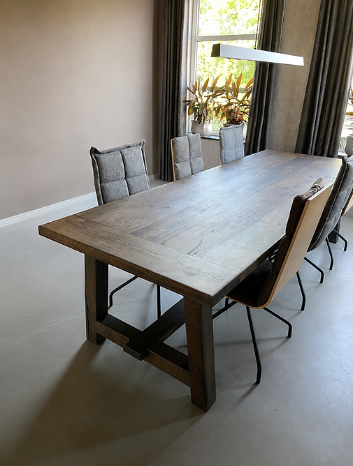 Oud eiken tafel.PNG