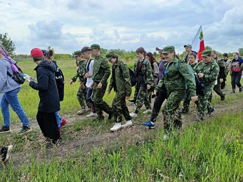 Марш казачьего кадетского отряда
