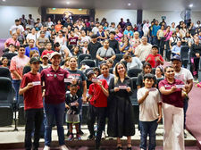 ROMÁN COTA IMPULSA LA EDUCACIÓN CON 700 UNIFORMES PARA ESTUDIANTES DE TECATE