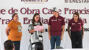 ARRANCA ROMÁN COTA LA REHABILITACIÓN CON CONCRETO DE LA CALLE FRANCISCO VILLA DE LA ZAPATA