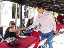 DÍA DEL PUEBLO, UNA MUESTRA DE LA CERCANÍA DE ROMÁN COTA CON LAS FAMILIAS DE TECATE