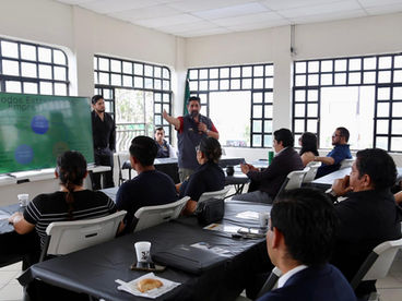 Acerca XXV Ayuntamiento de Tijuana herramientas y programas a emprendedores de la Zona Este