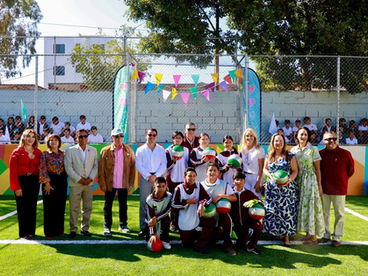 Asiste Abdiel Gutiérrez a entrega de obra de rehabilitación de cancha de futbol en la Escuela Primaria Municipal Emma A. de Bustamante