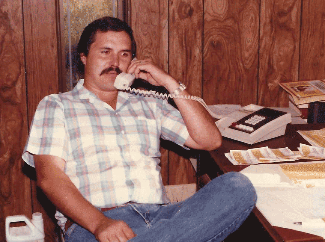 TimRhodesOnPhone.gif