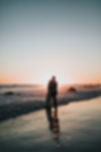 couple au bord de l'eau
