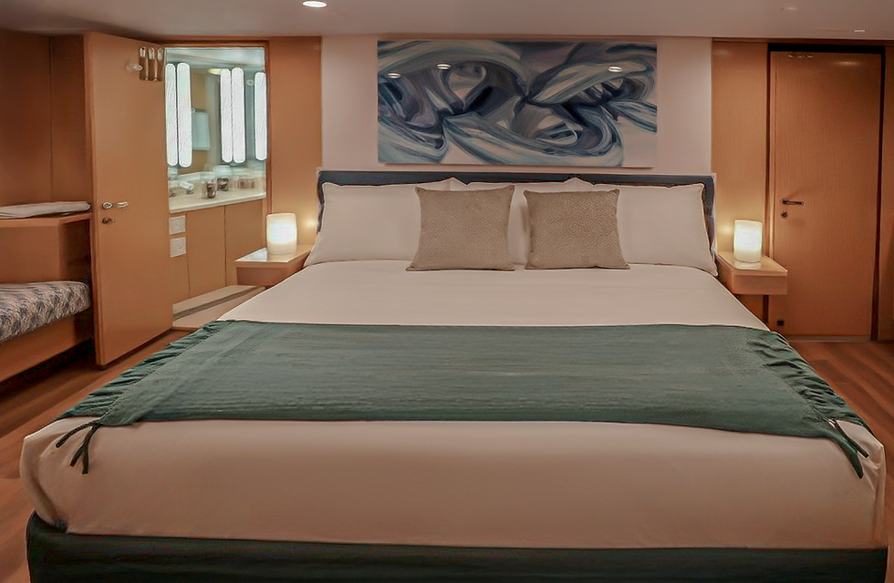 Costa Rica Yacht Charter - Galaxy Zibó Master suite with king size bed