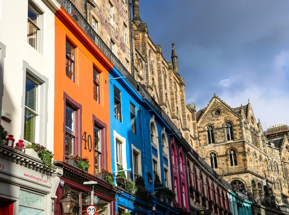 old town edinburgh in scotland