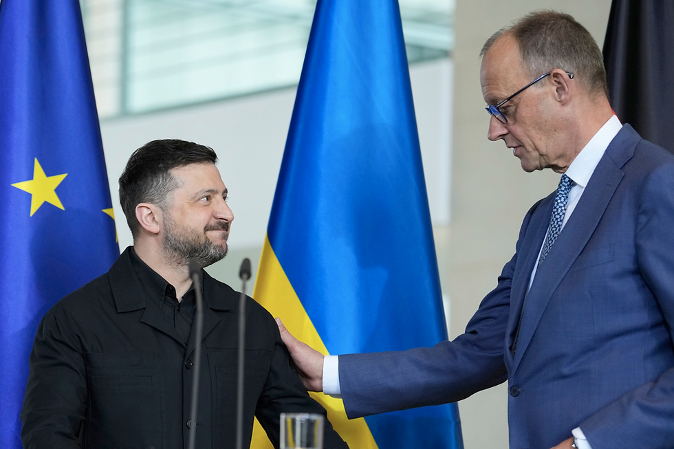 Президент України Володимир Зеленський та канцлер Німеччини Фрідріх Мерц. Джерело: AP, Ебрагім Норузі