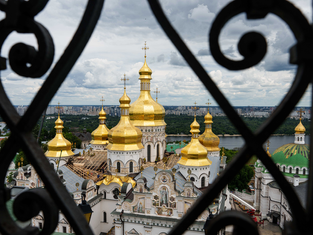 Між руїною та відродженням: сакральна спадщина України та спадок імперії