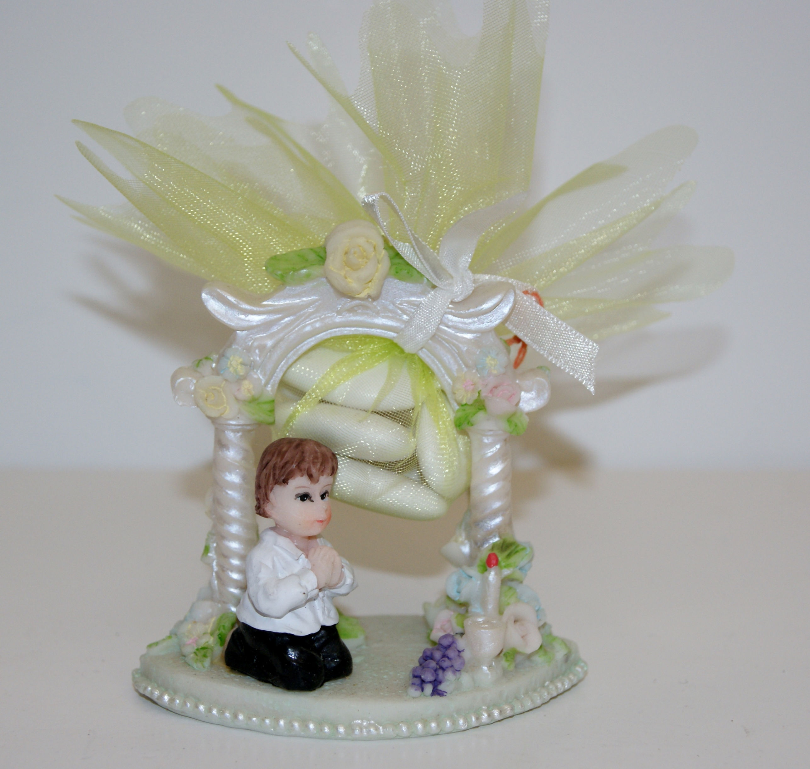 Communiant sous arcade