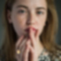 Chica joven con pecas
