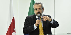 MEC anuncia corte de 30% em verbas para todas as universidades