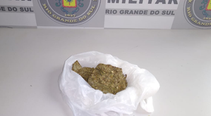 BM prende jovem por tráfico de drogas no Santa Helena