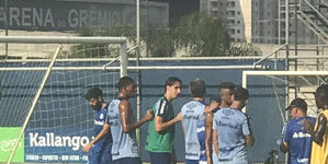 Pedro Geromel volta a treinar e pode reforçar Grêmio contra a Católica