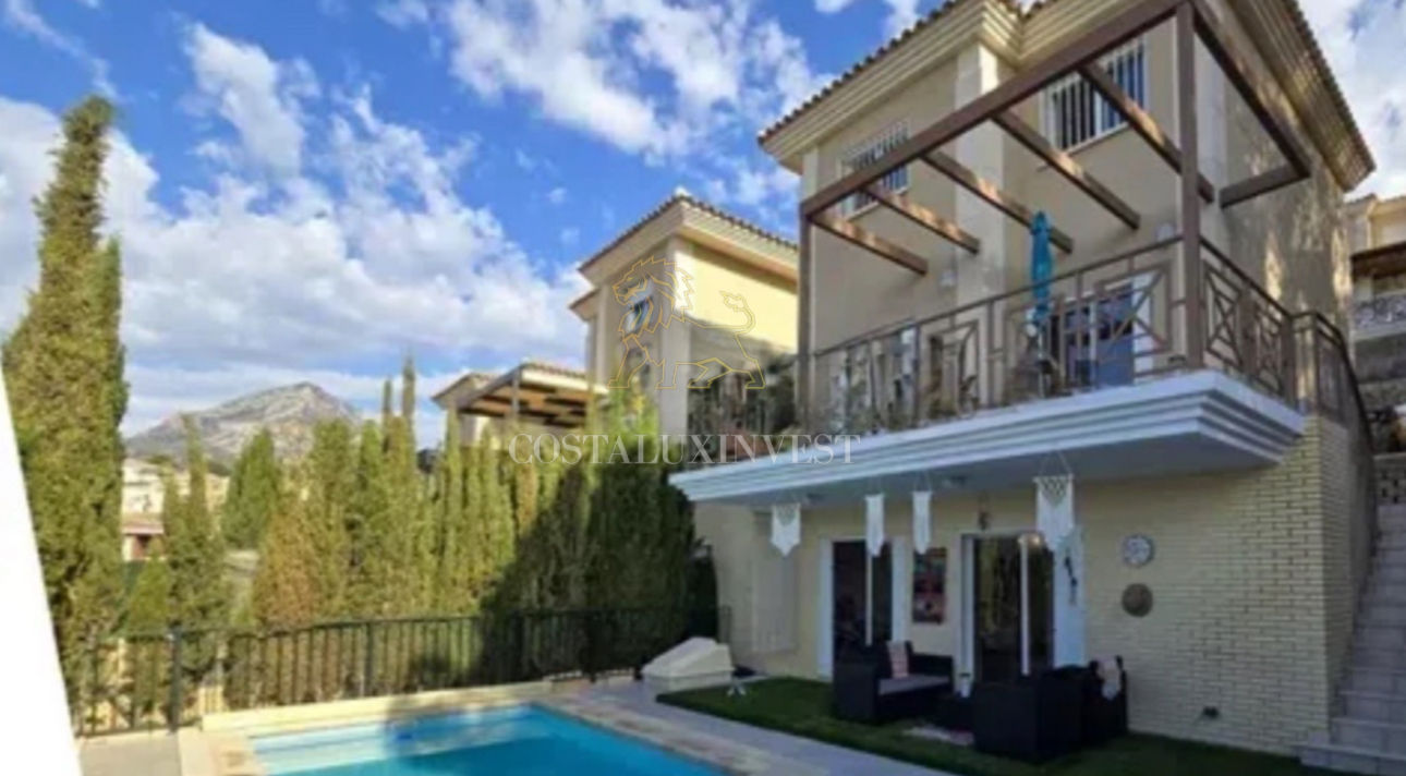 Продажа дома в Ла Нусии(Коста Бланка,Испания)