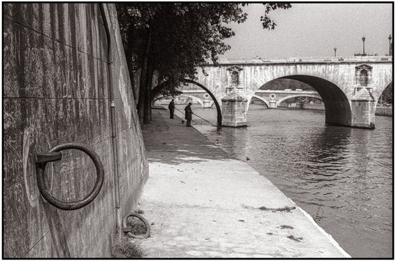 fr-B034 Rings on the Seine ig.jpg