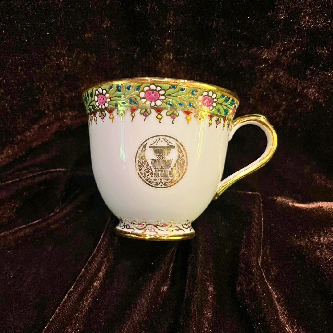 แก้วเบญจรงค์ลายจักรี