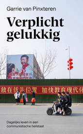 Verplicht gelukkig. Dagelijks leven in een communistische heilstaat.