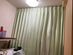 脱衣室に防水カーテンを取付しました。