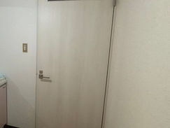 南区で、建具の交換工事を行いました。