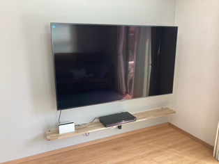 テレビを壁掛けにする工事を行いました。