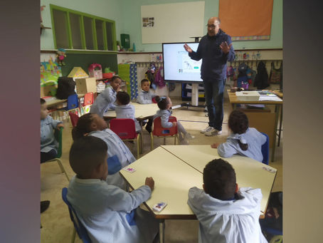 Visita do arqueólogo Enrique