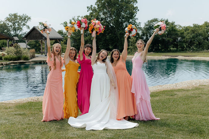 Bridal party at Chillicothe wedding venue near me