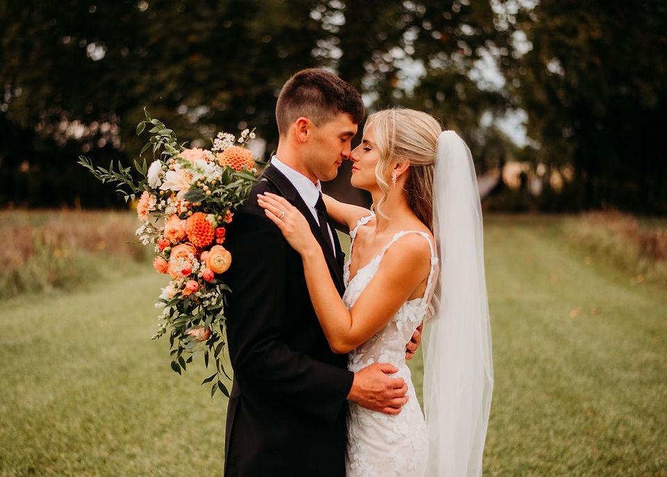 Central Ohio Wedding venues wedding couple photos