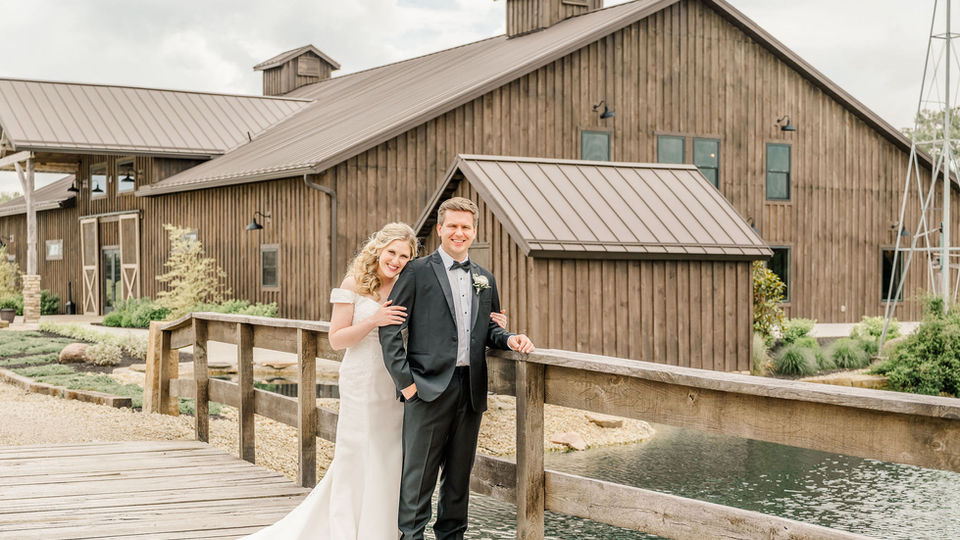Bride & Groom at Central Ohio barn wedding venue