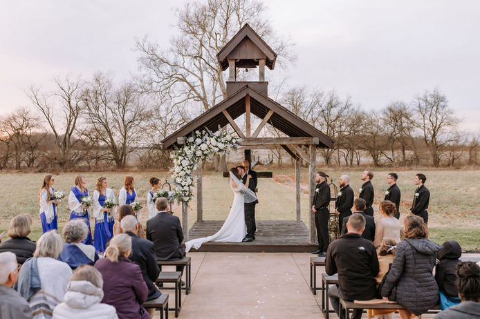 Wedding ceremony at Columbus Ohio wedding venue with lodging and full weekend access