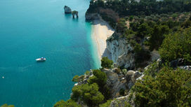 Baia delle Zagare in fiamme!