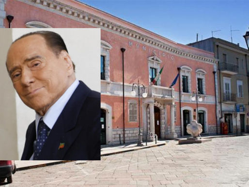 Apricena, la prima città in Italia a intitolare una via al presidente Silvio Berlusconi