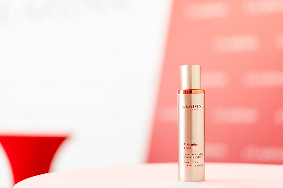 CLARINS 科研傳訊總監 MARIE-HÉLÈNE LAIR:探索緊緻 V 面的奧秘。
