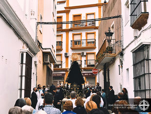 La feligresía del Santo Cristo recibió a Nuestra Señora del Mayor Dolor en su Rosario de la Aurora