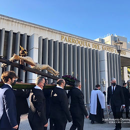 La Parroquia del Santo Cristo rezó el Vía-Crucis por las calles de la feligresía