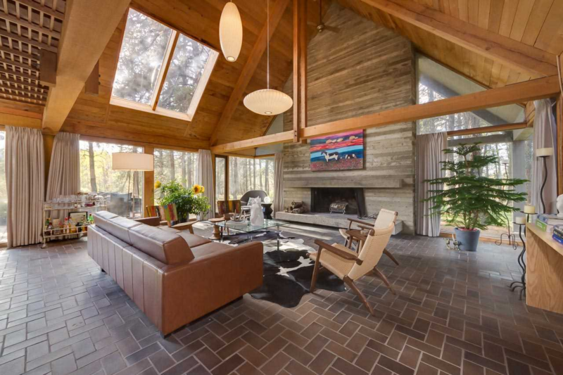 Iconic modern home designs with sustainable renovations