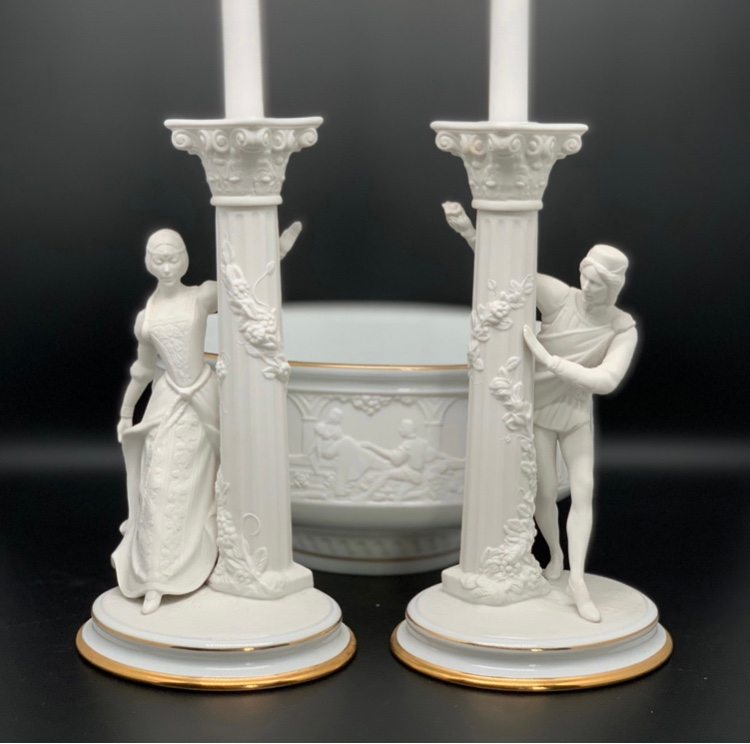 Garniture en Porcelaine et Biscuit - XXe siècle