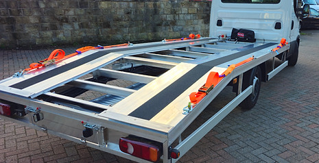 3.5 ton open centre beavertail recovery truck ramps up