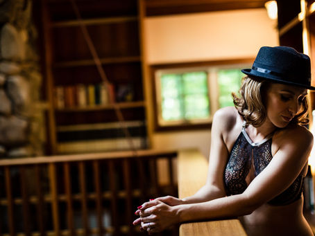 Boudoir Photographer: Intimate Artistry & Confidence