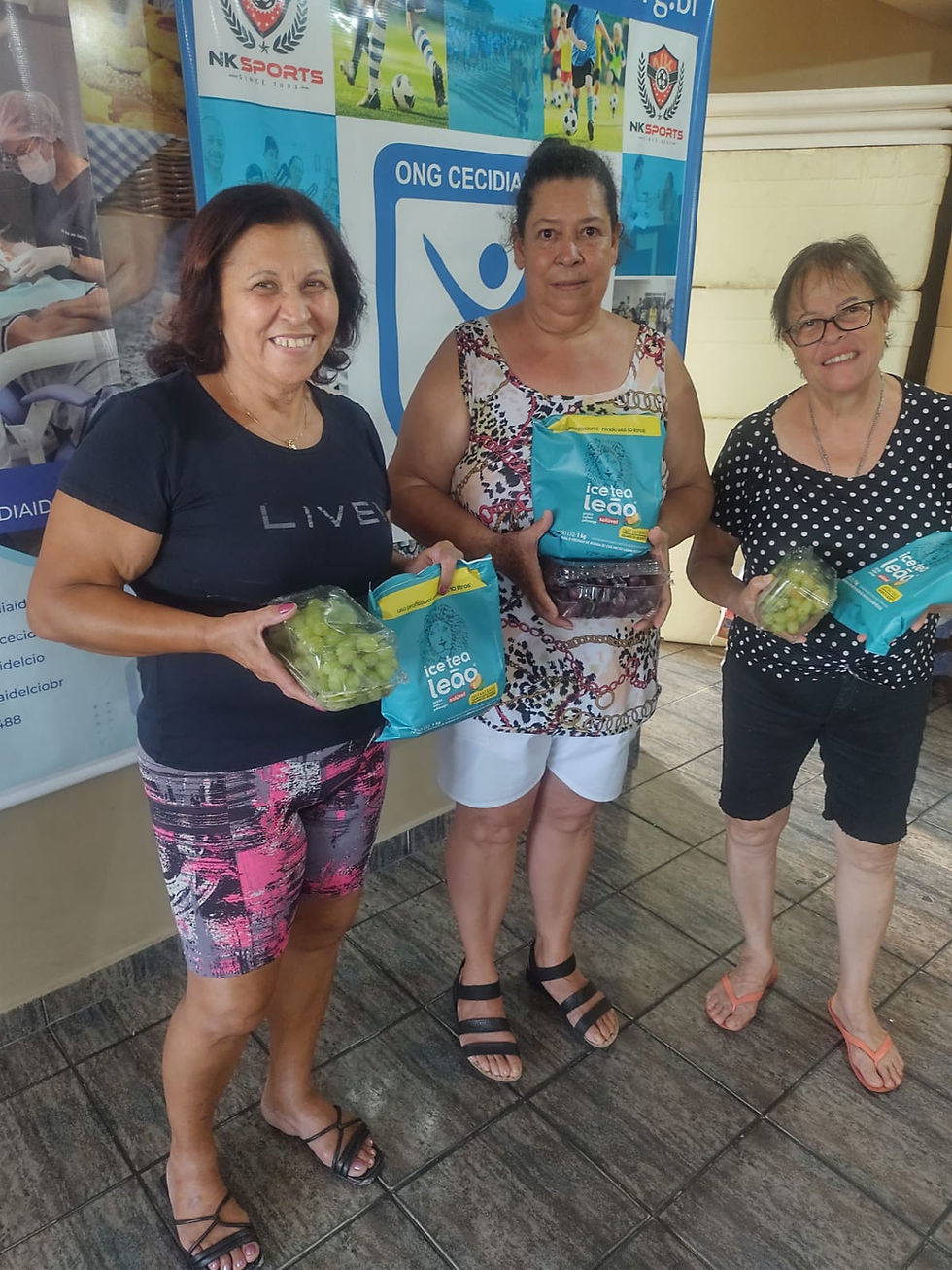 Solidariedade que Alimenta: ONG realiza doação de uvas, pacotes de chá e cestas básicas com apoio do Vereador Sansão Pereira