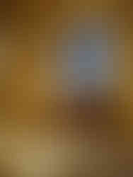 La lumière du soleil qui traverse le vitrail du château