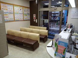 当院入口から院内を望む