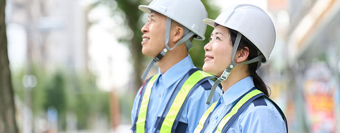 男女一人ずつの警備員