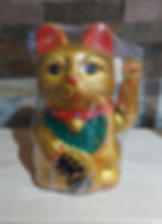 Thumbnail: Golden Maneki-neko beckoning cat figurine