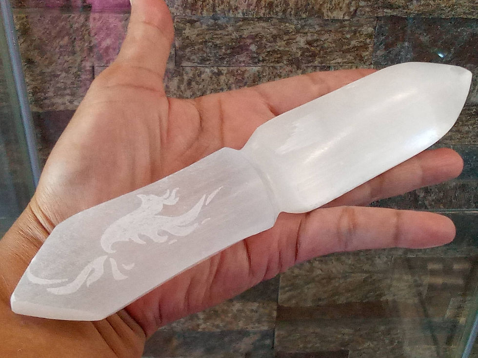 Thumbnail: Selenite carving, dragon design