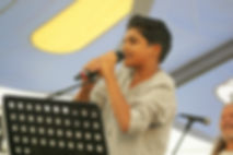 Leadsänger Anand der Schülerband  4B4 4 – Foto Christian Murer.jpeg