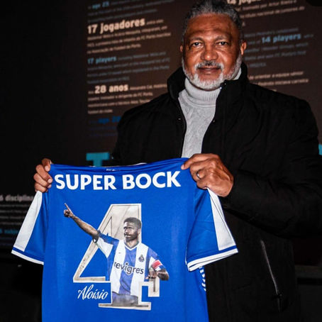 Ídolo do Porto, ex-jogador Gaúcho visita o clube